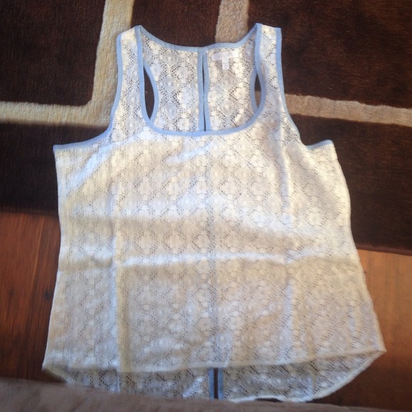 Final  reduction  Xl whitelace top with back bows.