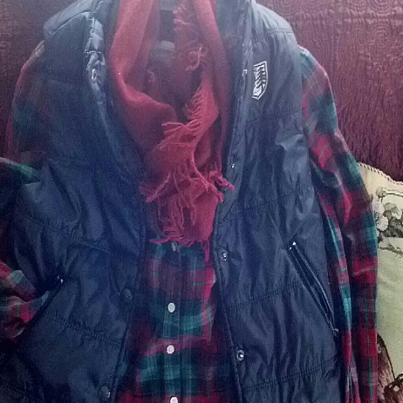 AEO VEST!! Its still COLD OUT!! - Picture 2 of 2