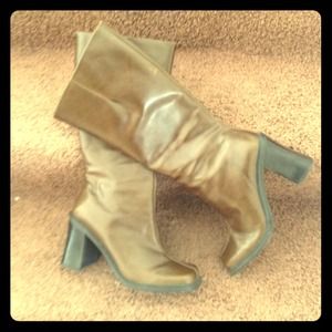 New vintage green boots sz 10
