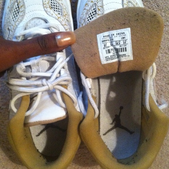 Jordan 11 Retro XI IE Lows "Metallic Golds" - Picture 4 of 4