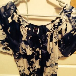 Short sleeve short blue and white flowers