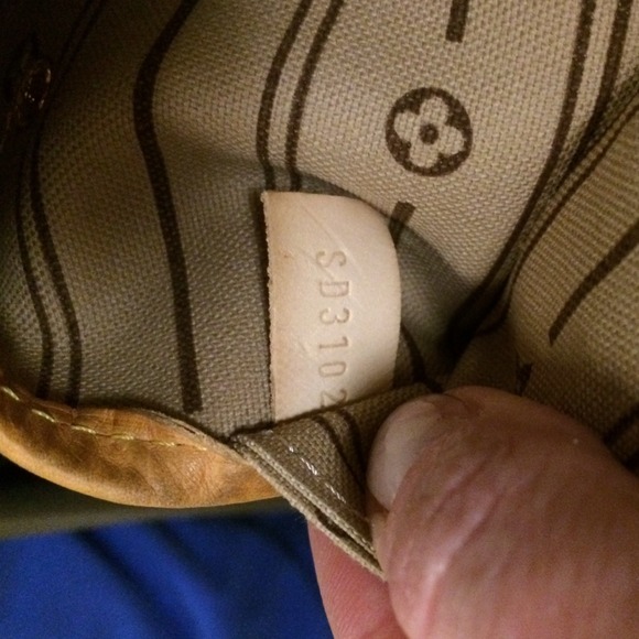 β€οΈSOLD!!! This Auth.. LV never full. - Picture 2 of 3