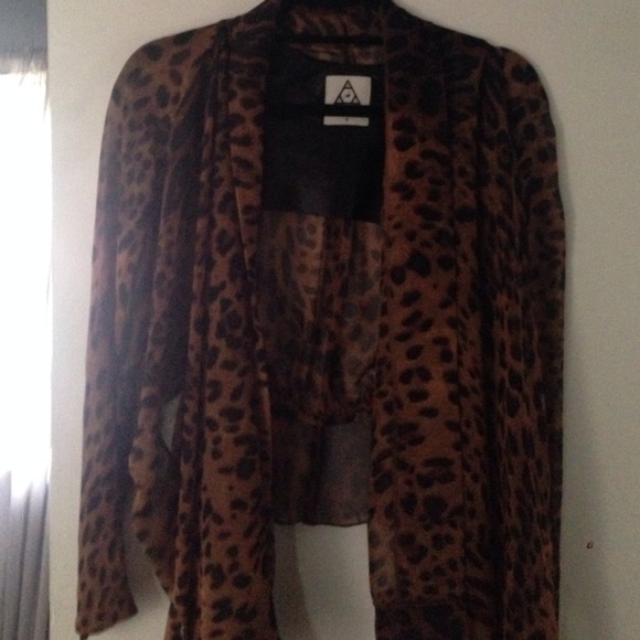 Unif Leopard Kimono Top - Picture 4 of 4