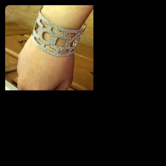 Fashion cuff