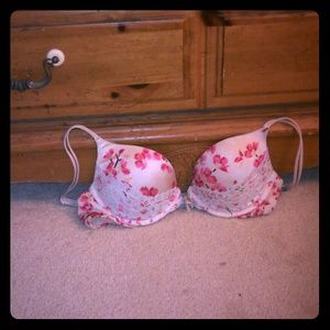 34B Victoria's Secret bra