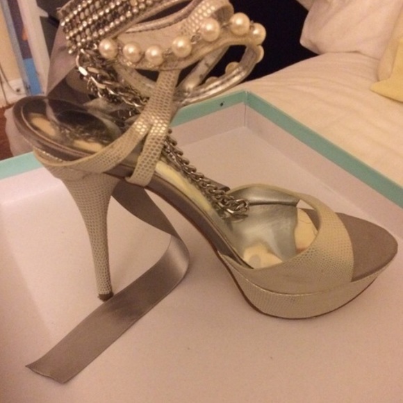 SEXY GUESS BY MARCIANO silver heels LOW PRICE