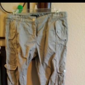 Casual pants that can roll to Capri