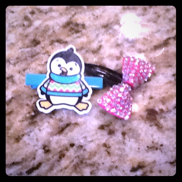 Two adorable clips - Picture 1 of 3