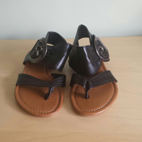 *sold in bundle*Nwot sandals - Picture 2 of 4