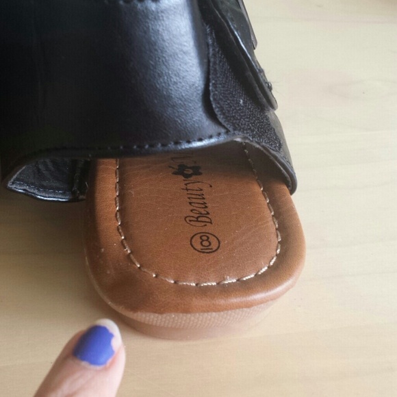 *sold in bundle*Nwot sandals - Picture 3 of 4