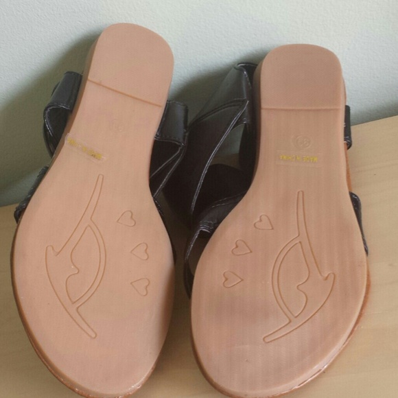 *sold in bundle*Nwot sandals - Picture 4 of 4