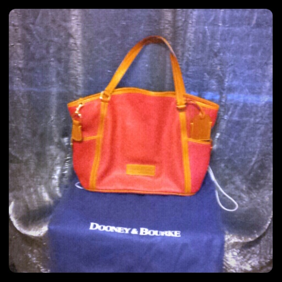 Beautiful large Dooney & Bourke tote bag.