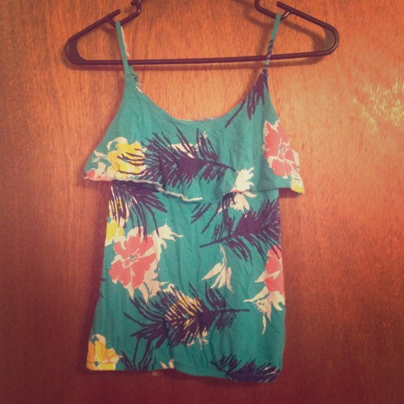 Cute ruffle tank with skinny straps!!!