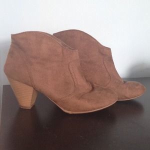 Mossimo brown short ankel booties