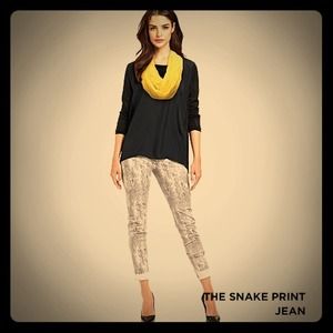 THE LIMITED Snake print skinny jean, size 2