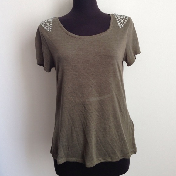 Studded Shoulder Linen Tee