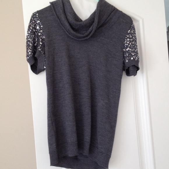 BCBG knit top with sequence shoulder detailing - Picture 1 of 2