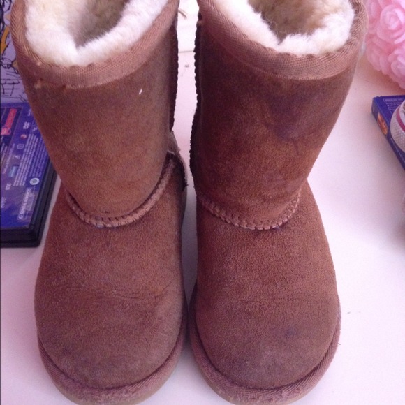 Toddler uggs size 9
