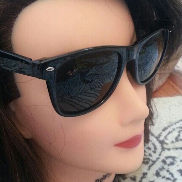 Sold Two sunglass bundle - Picture 3 of 4