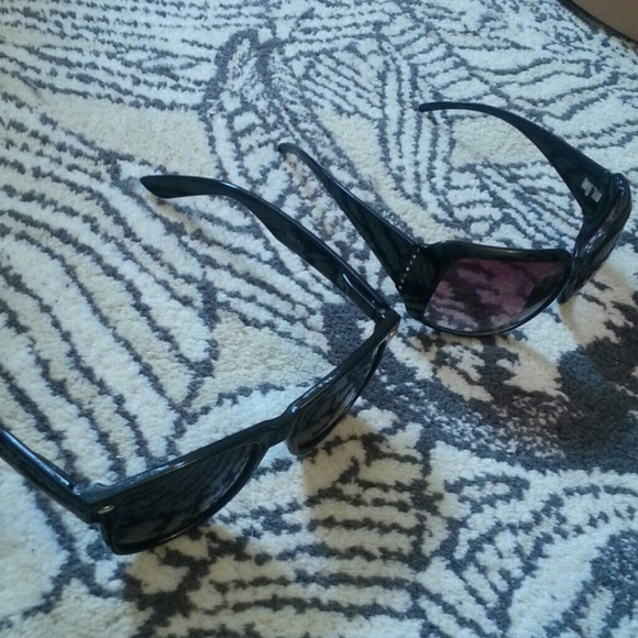 Sold Two sunglass bundle - Picture 4 of 4