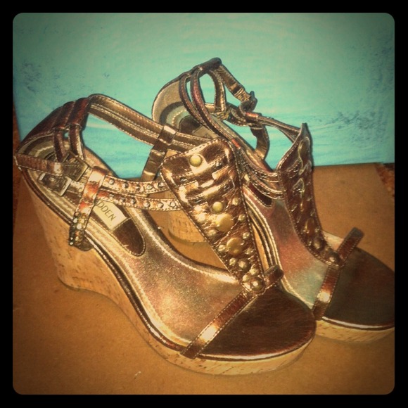 Steve Madden bronze wedges