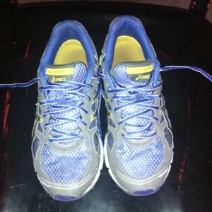 Gel-scram Asics tennis shoes