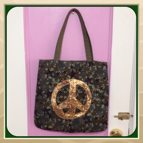 Star Patterned Camo Bag (NWOT)
