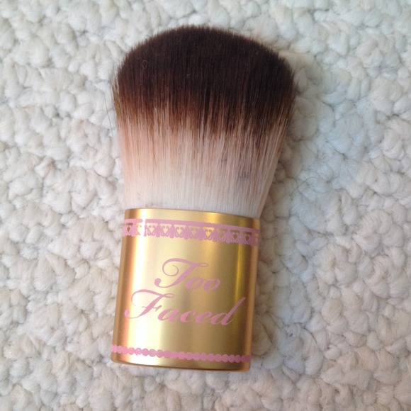 Too Faced Flatbuki (kabuki) brush