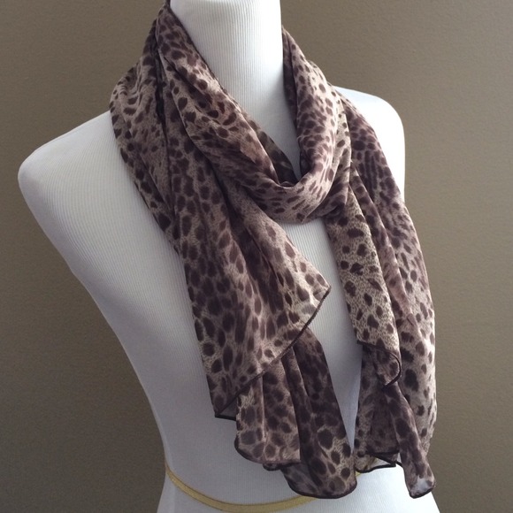 Leopard scarf