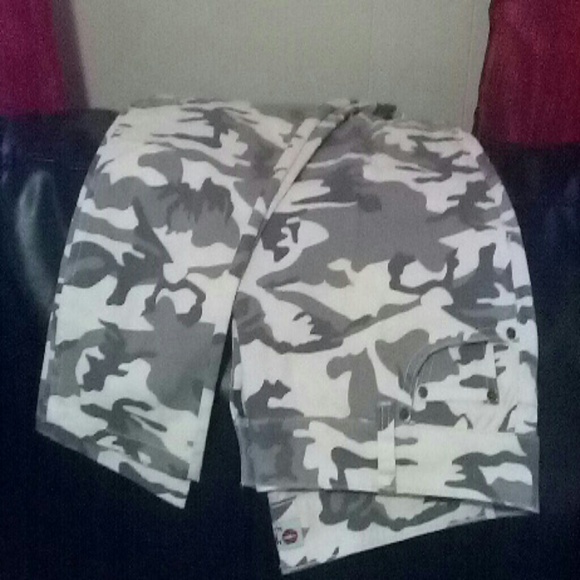 SOLD in BUNDLE  Camouflage skinny jeans - Picture 2 of 3
