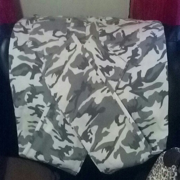 SOLD in BUNDLE  Camouflage skinny jeans - Picture 3 of 3