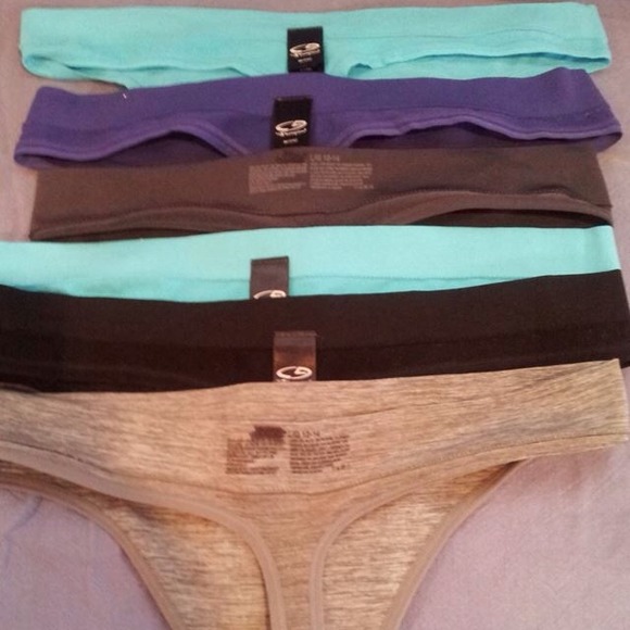 💢 NWOT BUNDLE OF CUTE THONGS 💢