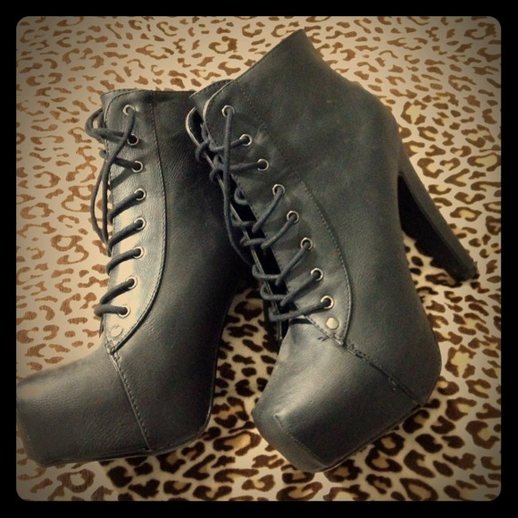 Black High Heeled Booties *BRAND NEW* - Picture 1 of 4