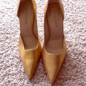 Gold Colin Stuart pumps.