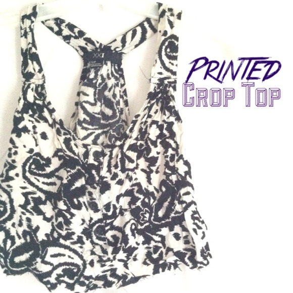 🎉HOST PICK🎉 3/26 💗 Printed Crop Top 💗