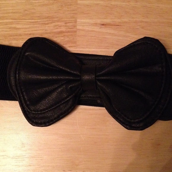 Black bow belt