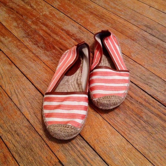 Canvas & leather coral espadrille flats!