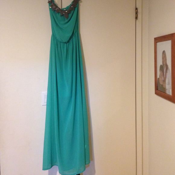 Beautiful long Traice L dress - Picture 3 of 3