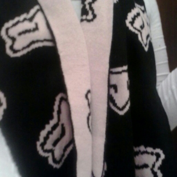 [ SOLD ] Reversable fox scarf
