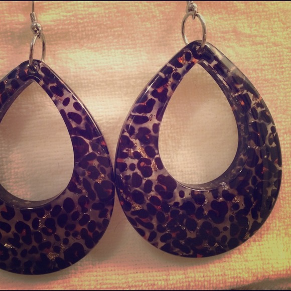 Leopard Print Dangling Earrings