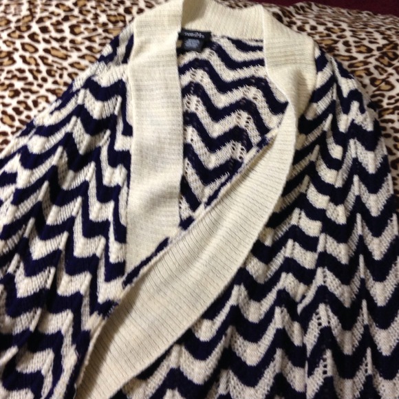 Flowy Cardigan - Picture 3 of 4