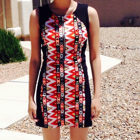 Patterned Zipper Dress - Picture 3 of 4