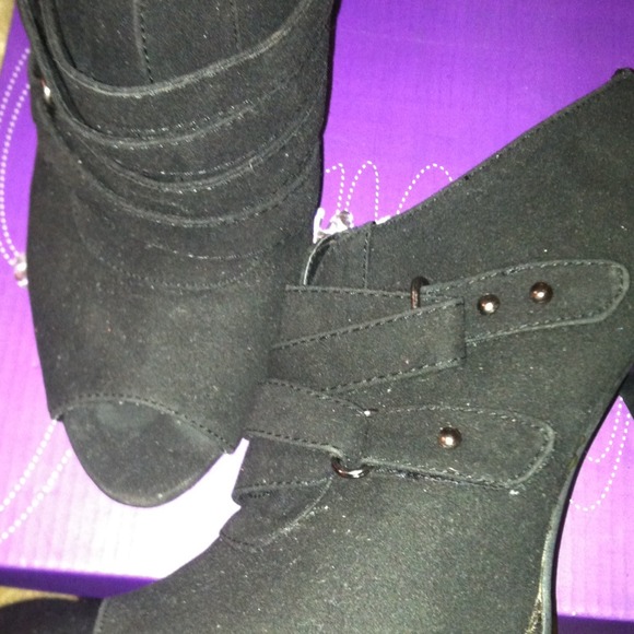 Booties - Picture 4 of 4