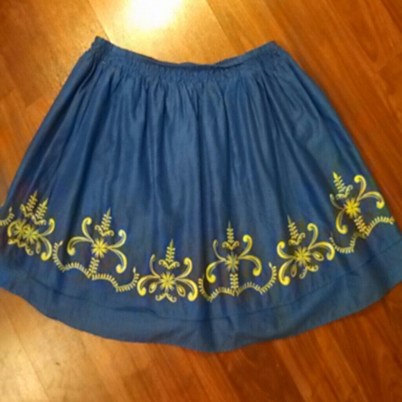 Embroidered skirt