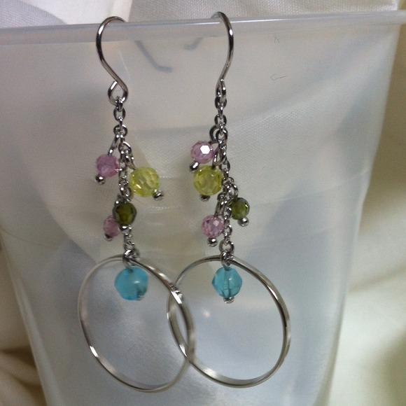 (SOLD) Free pair of earring with any purchase