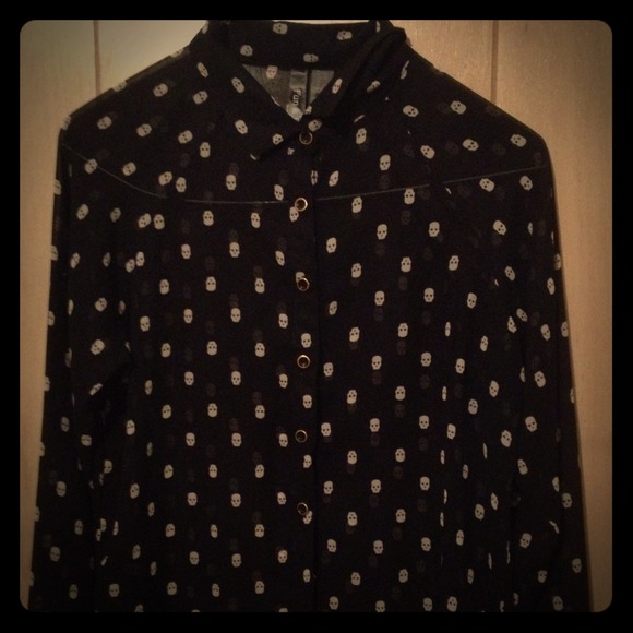 Sheer skull button up top