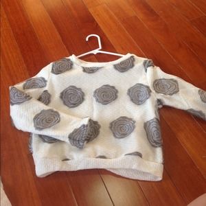 Brandnew rose top . Available in gold and silver