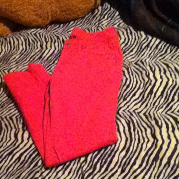 Low rise slim ankle pink capris