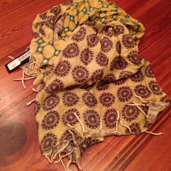 Nwt scarf