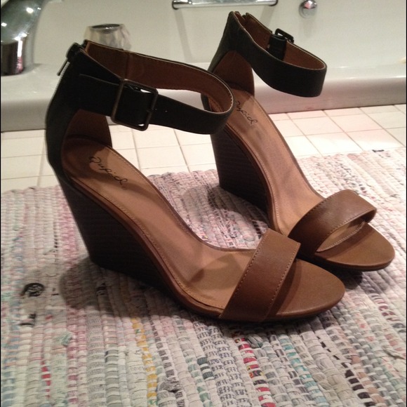 SOLD BUNDLE ❌❌Sam Edelman inspired ankle wedges - Picture 4 of 4